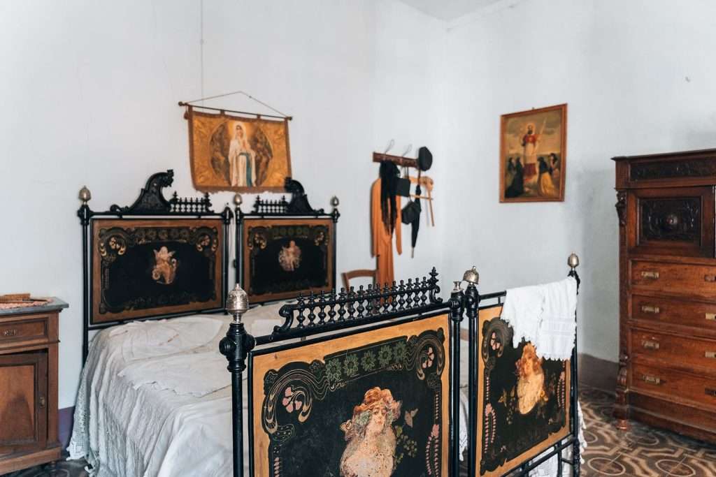 camera decorata antica di orgosolo