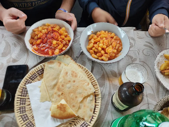 piatti della trattoria su guttur